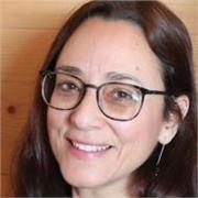 Professora de Português e literatura (Ensino Fundamental, Médio e Superior) com experiência em aulas online